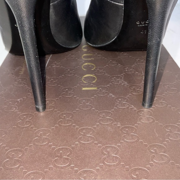 GUCCI Black Leather Logo Pointed toe Heels - Picture 5 of 10